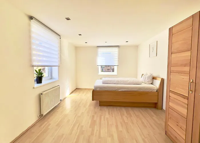 4 Minimum 30 Days * 因斯布鲁克