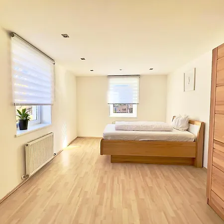 4 Minimum 30 Days * Innsbruck