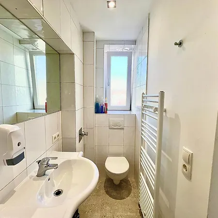 4 Minimum 30 Days 因斯布鲁克