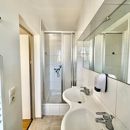 4 Minimum 30 Days Apartamento