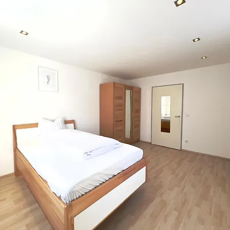 4 Minimum 30 Days Apartamento